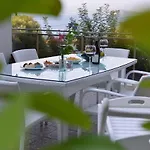 Ada Villa *